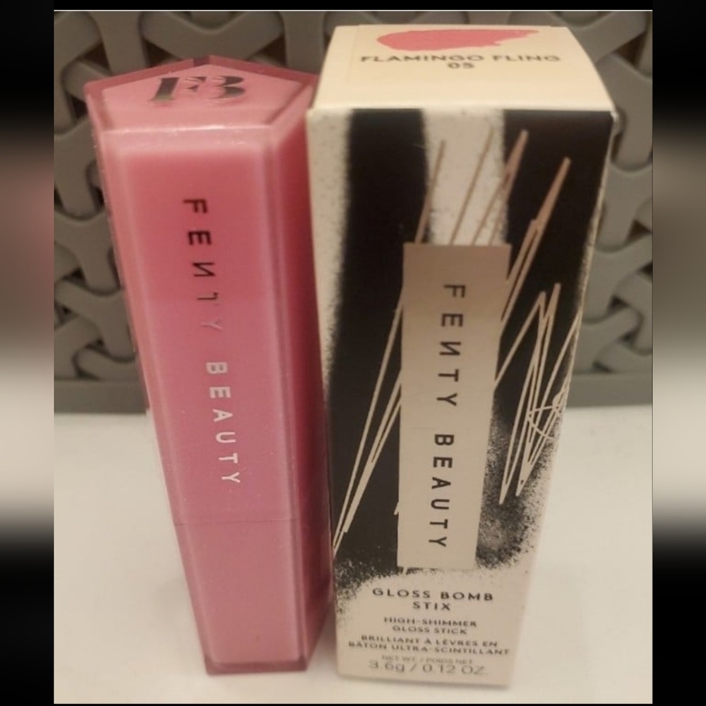 Fenty Beauty Gloss Bomb Stix High-Shine Gloss Stick N8 Flamingo Fling. BNIB - Picture 3 of 4